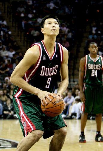 湖人轻取马刺，易建联高光表现的简单介绍