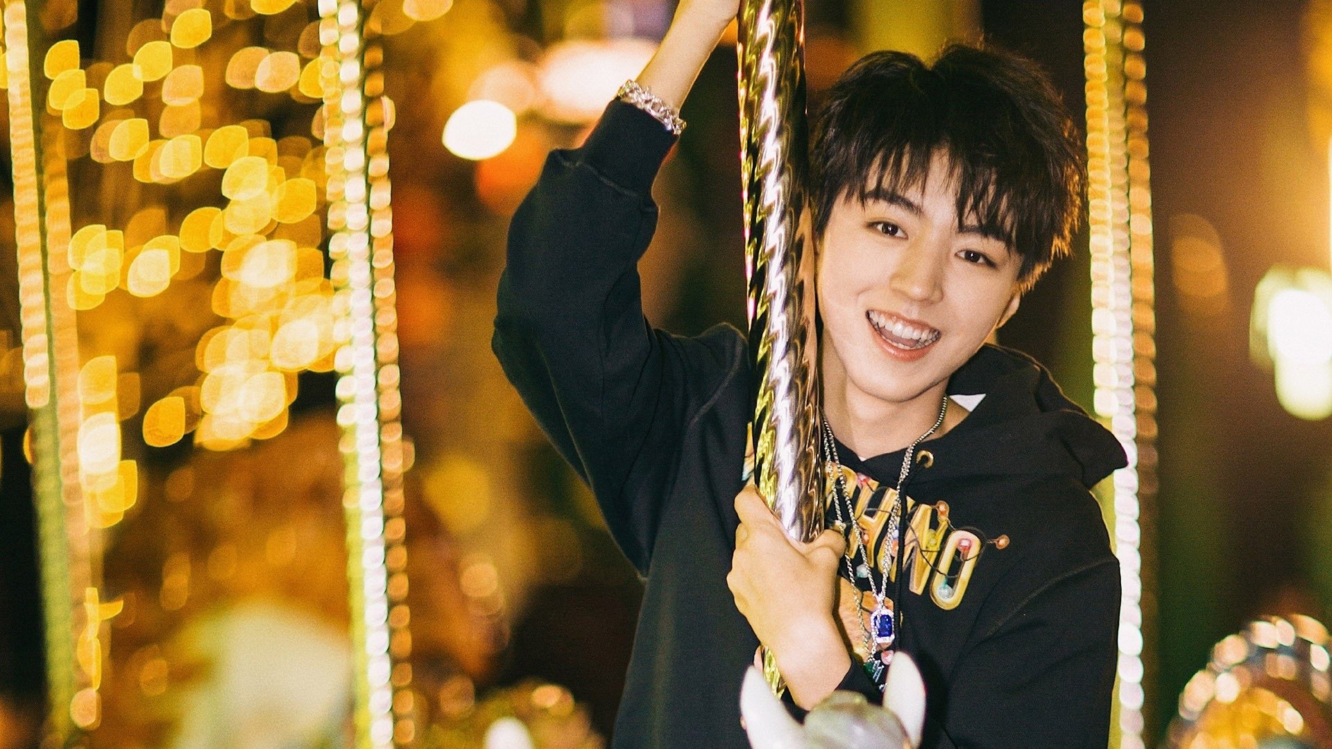 赛道与绿茵的共振，当F1街道赛的狂飙哲学撞上马赛的爆冷基因